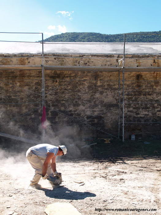 WIESLAV PREPARANDO LOSAS PARA EL ALERO CON LA CIRCULAR